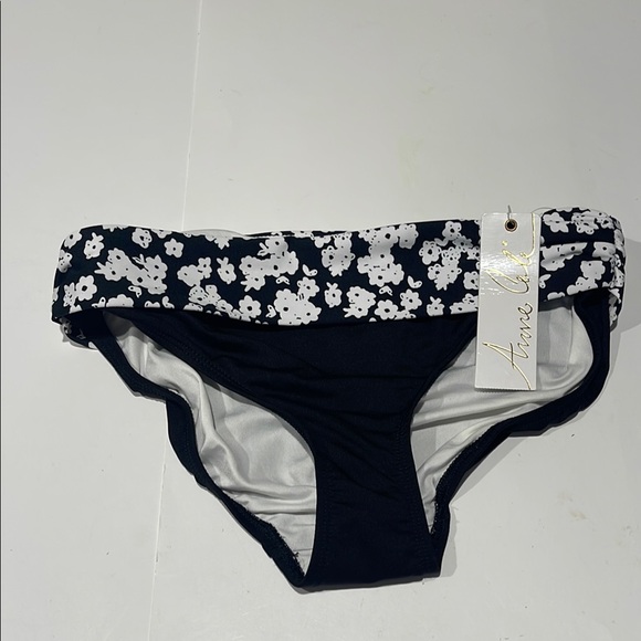 🎉Anne Cole NWT Black and White Floral Bikini Bottom $54 small - Picture 1 of 3